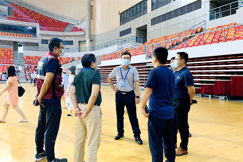 /QJ_190009193078.jpg 检查新冠疫苗临时接种点现场工作情况.jpg