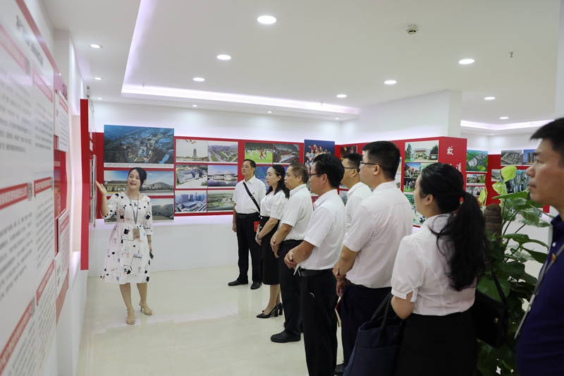 /QJ_734424816716.jpg 参观万搏在线(中国)唯一官方网站企业文化展示室.JPG