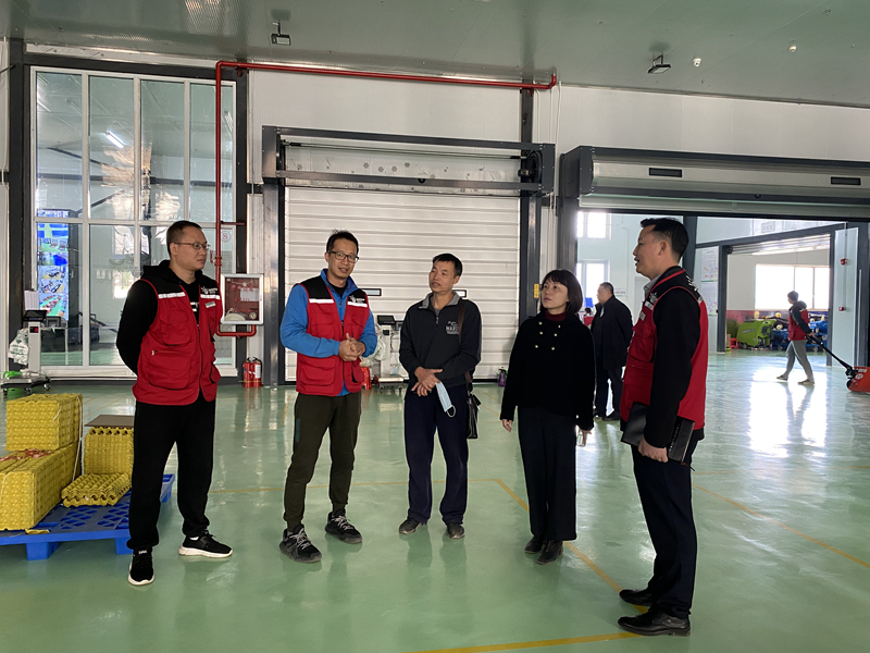 /QJ_713664893261.jpg 接待政府考察团到五象配送基地考察.jpg