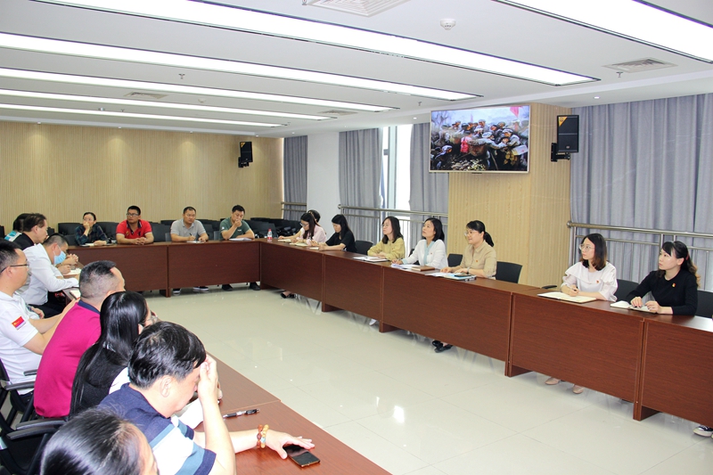 /QJ_913872126108.jpg 万搏在线(中国)唯一官方网站市场公司机关党支部党员大会分享红色故事、诵读烈士家书.jpg