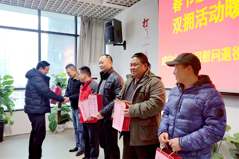 /QJ_190006382662.jpg 春节期间慰问公司职工.jpg