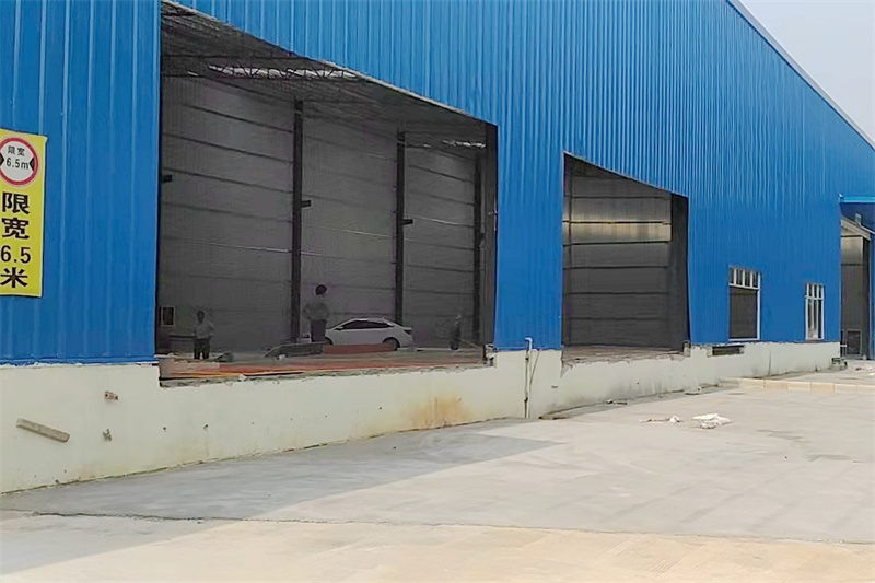 /QJ_189975998664.jpg 前置仓改造中--黎世喜摄.jpg