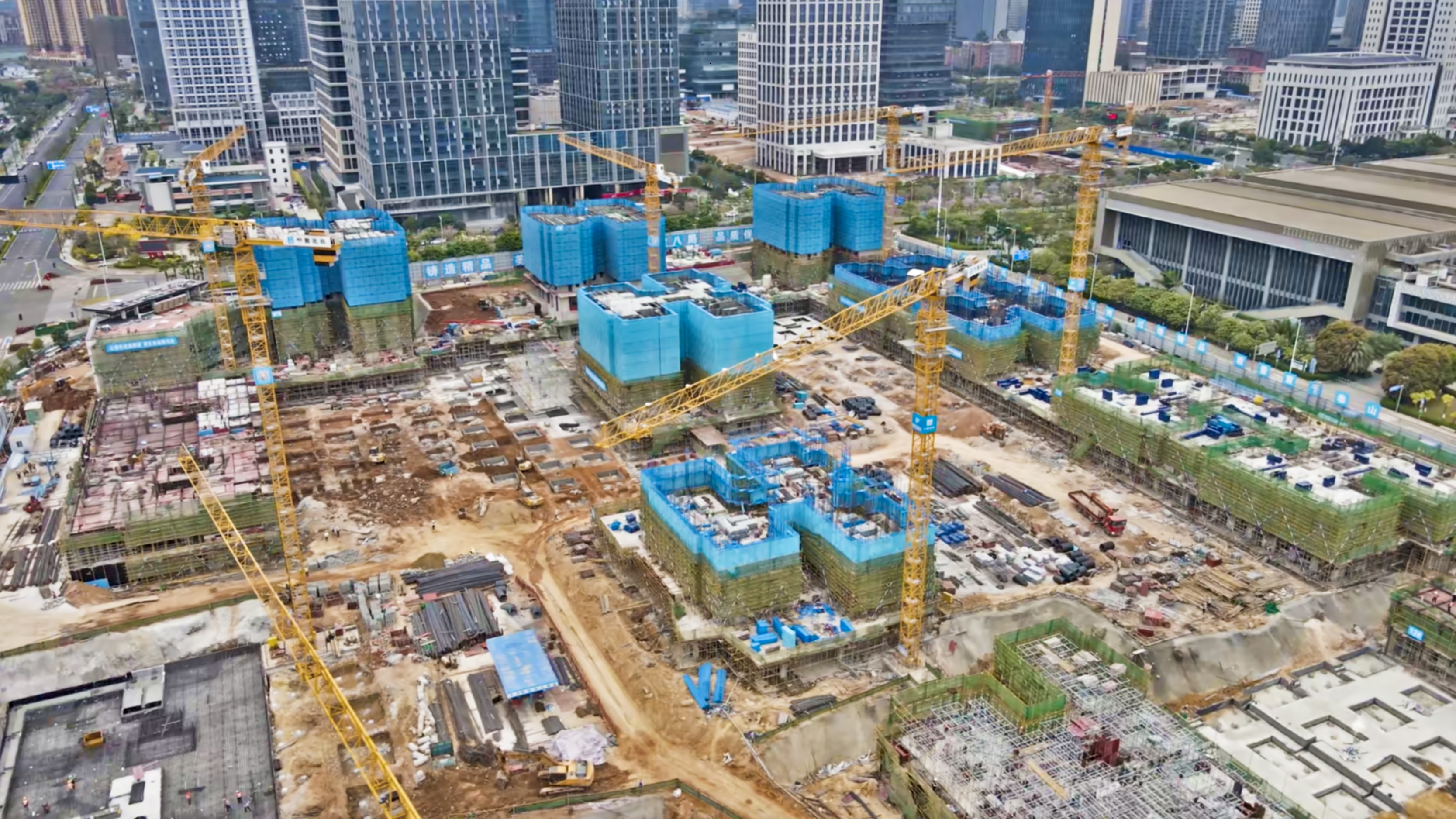 /QJ_735652397940.jpg 万搏在线(中国)唯一官方网站·青运村项目建设如火如荼.jpg