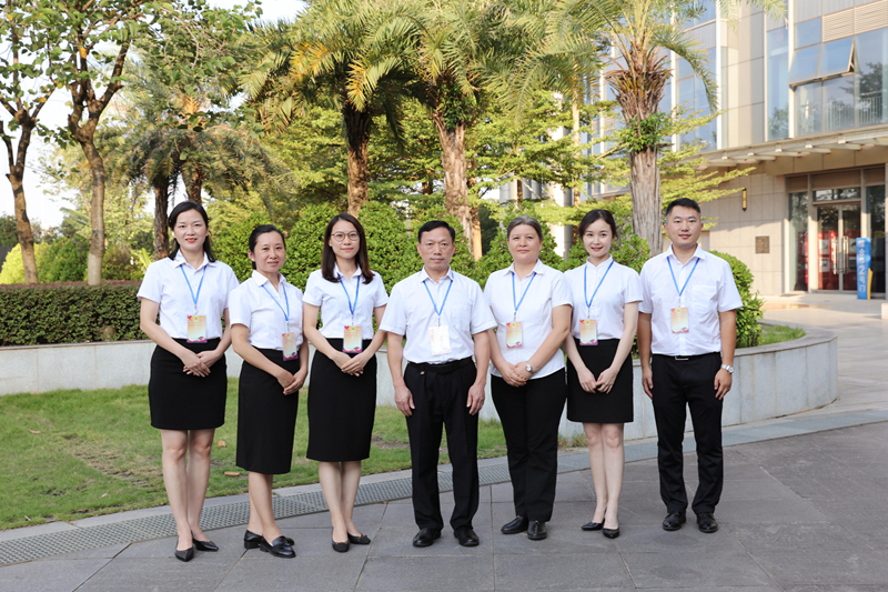 /QJ_366127280621.jpg 新一届工会委员.jpg