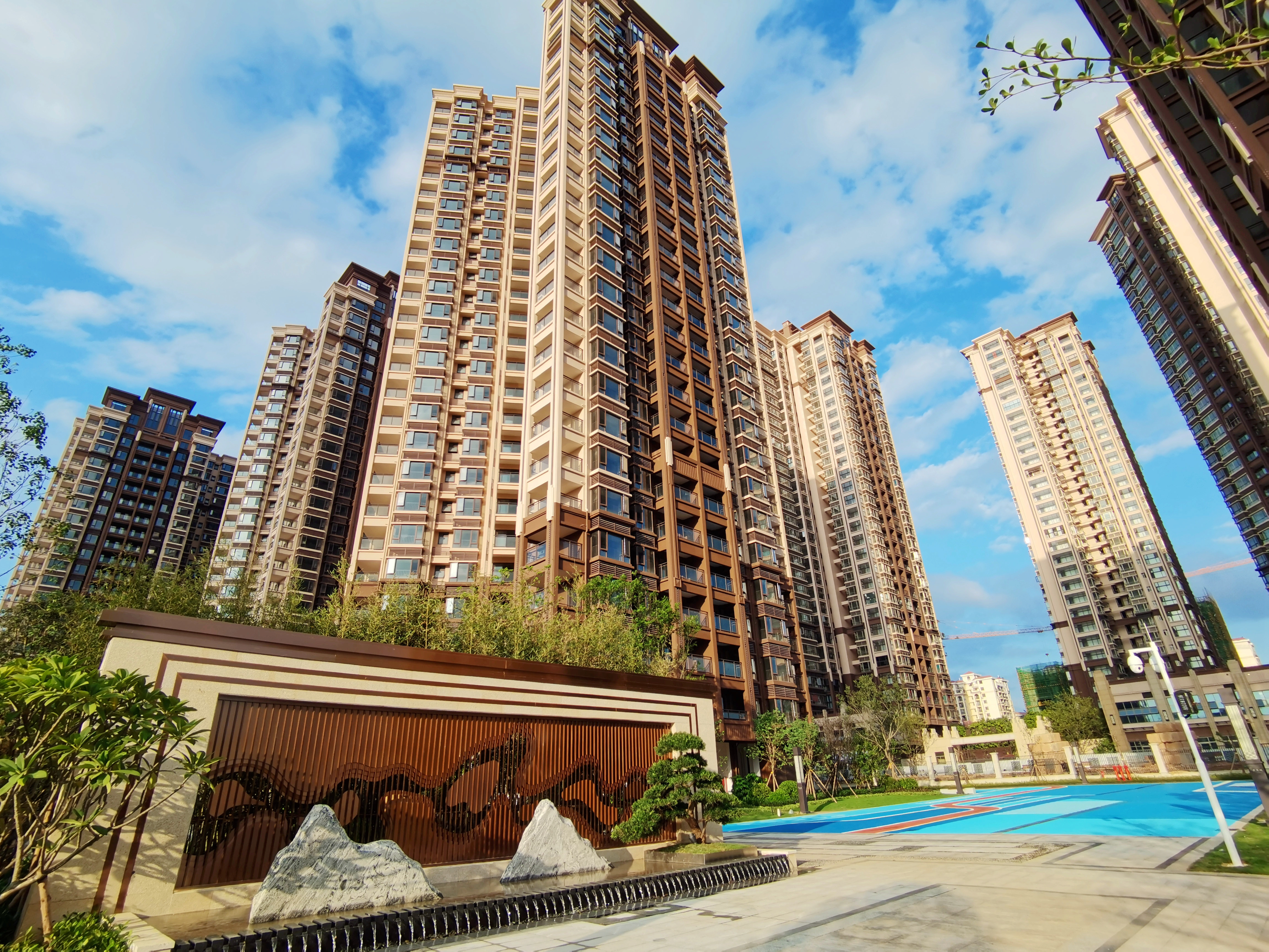 /QJ_136688967086.jpg 万搏在线(中国)唯一官方网站首府·德逸园项目现场.jpg