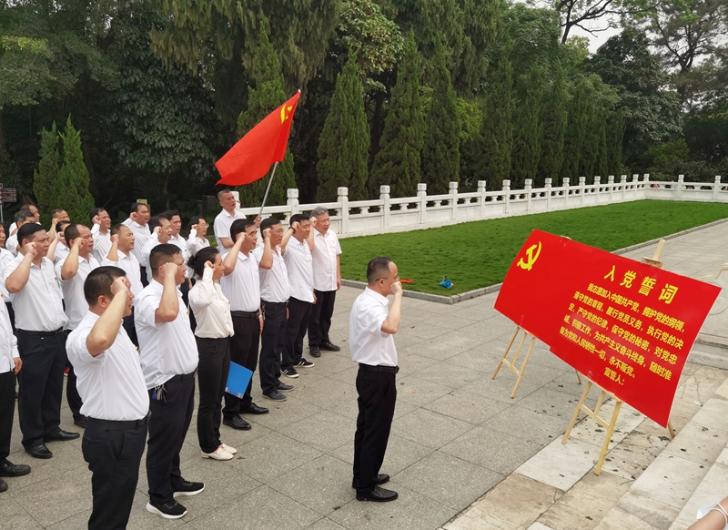 /QJ_913874052686.jpg 万搏在线(中国)唯一官方网站市场公司商业事业部党总支党员重温入党誓词.jpg